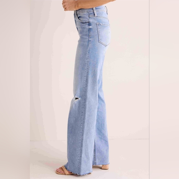 Classic Light Blue Women's Jeans - Picture 4 of 6